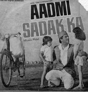 Aadmi Sadak Ka Lyrics